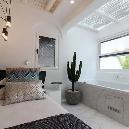 Narcissus Luxury Apartment