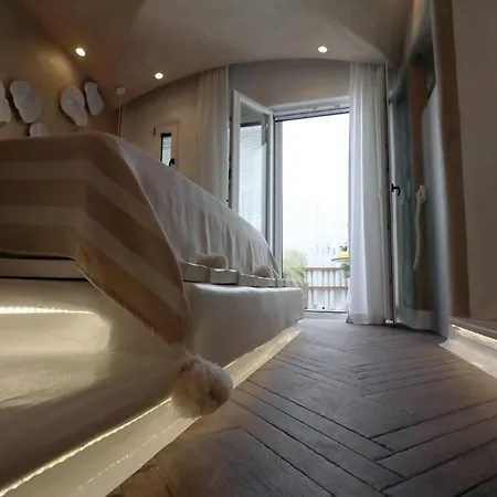Narcissus Luxury Apartment